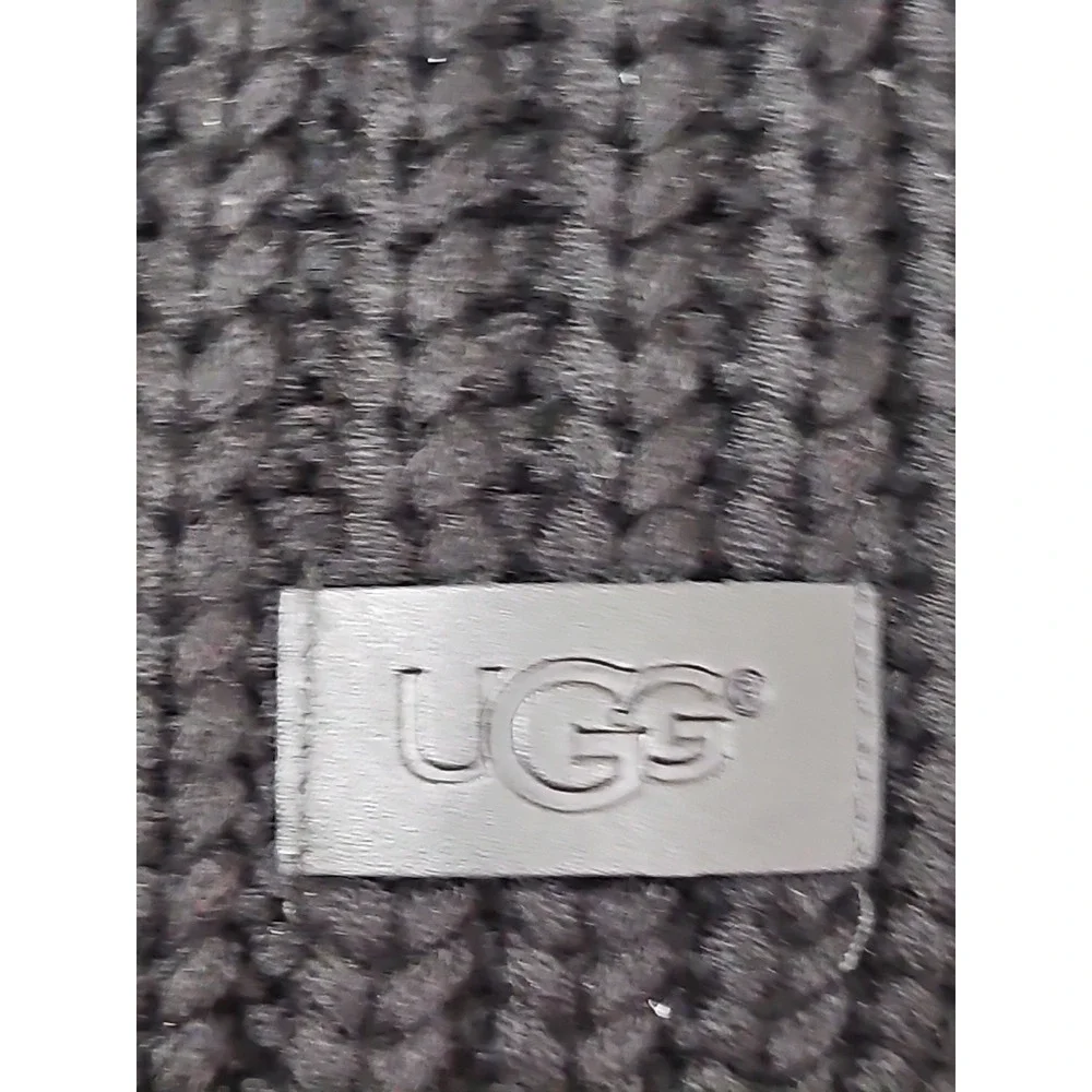 UGG scarf new